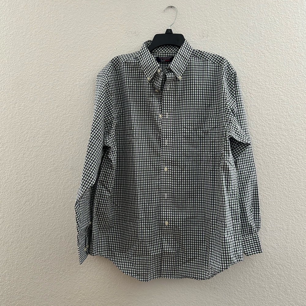 Roundtree & Yorke Men’s Green, Navy, and White Gingham Button-Down Shirt